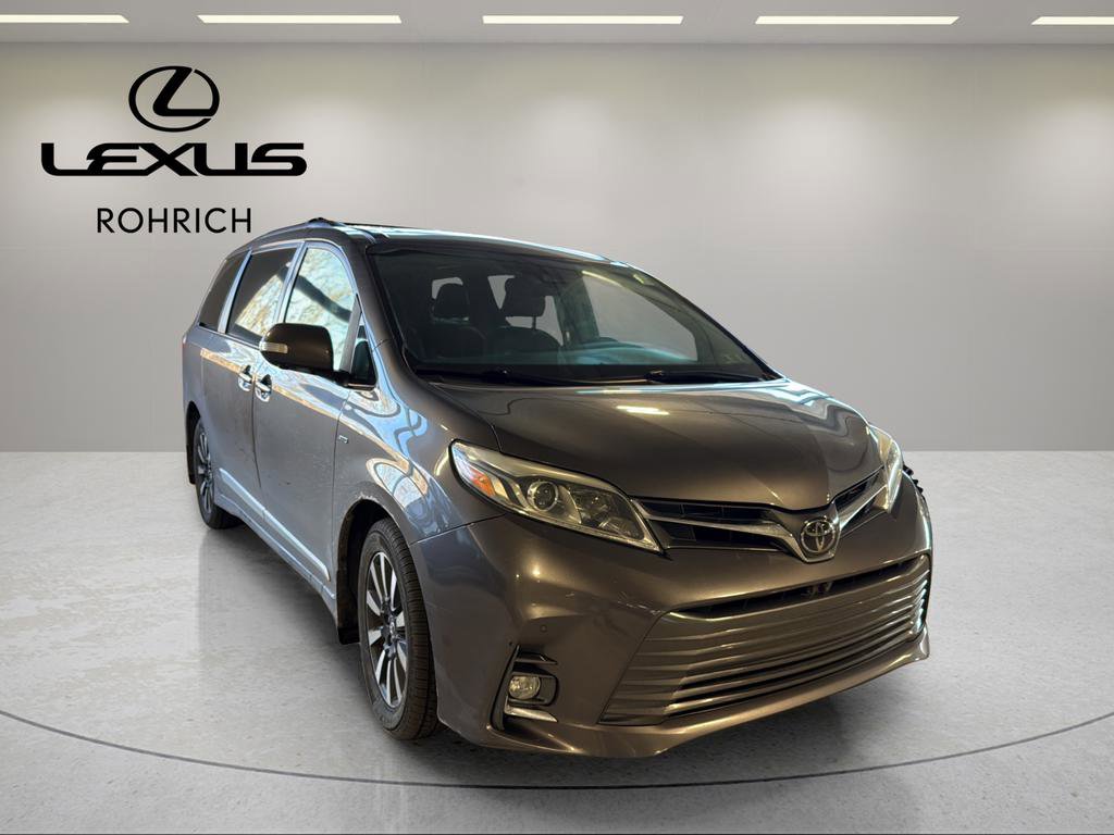 Used 2018 Toyota Sienna Limited image 3