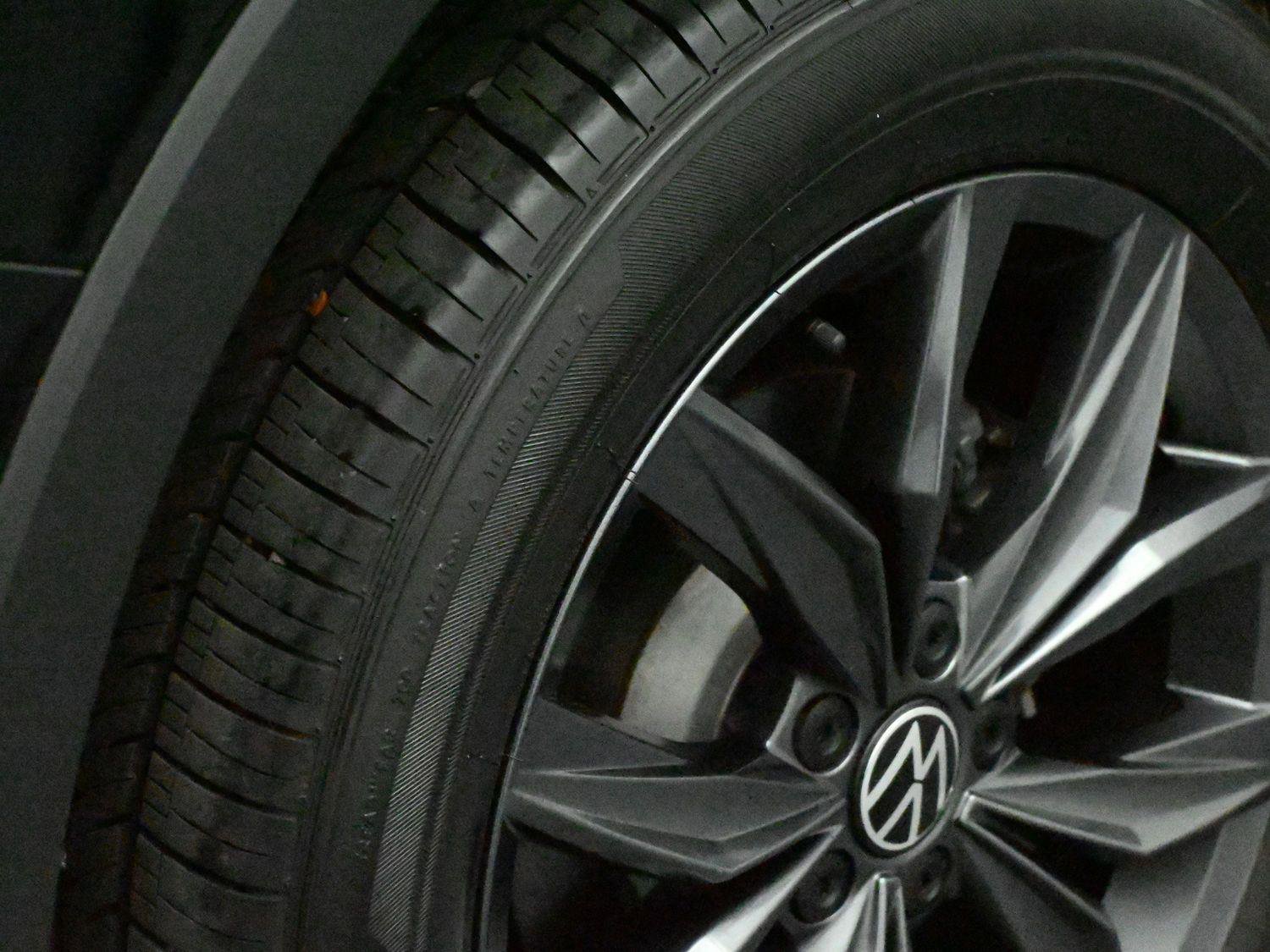 Certified 2022 Volkswagen Tiguan SE w/ Panoramic Sunroof Package AWD/4WD image 13