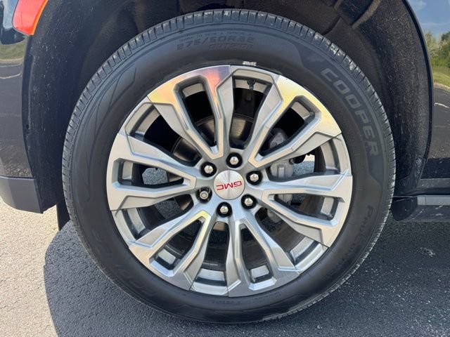 Used 2023 GMC Yukon XL Denali AWD/4WD image 9