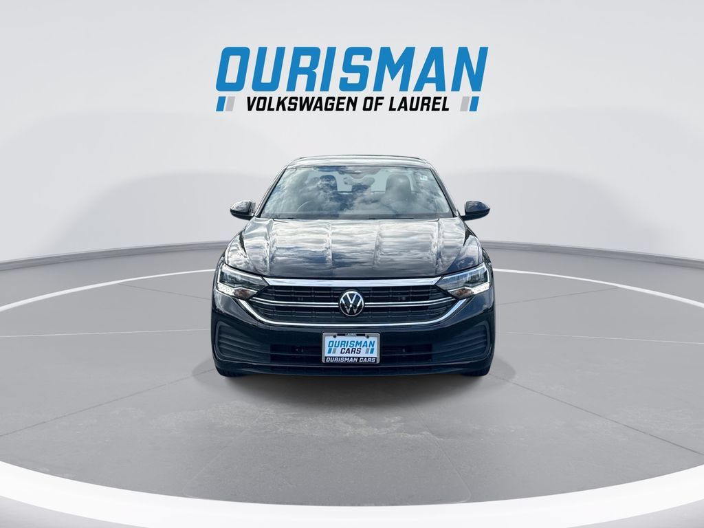 Used 2023 Volkswagen Jetta SE FWD image 3