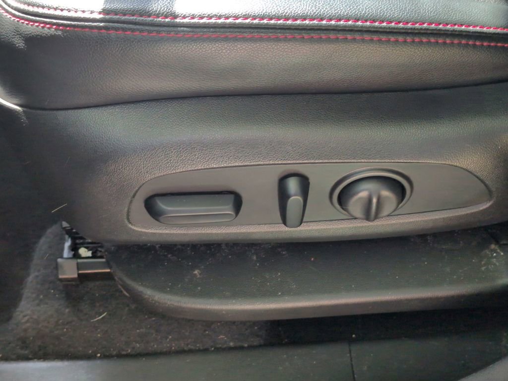 Used 2024 Chevrolet Equinox RS w/ RS Leather Package FWD image 17