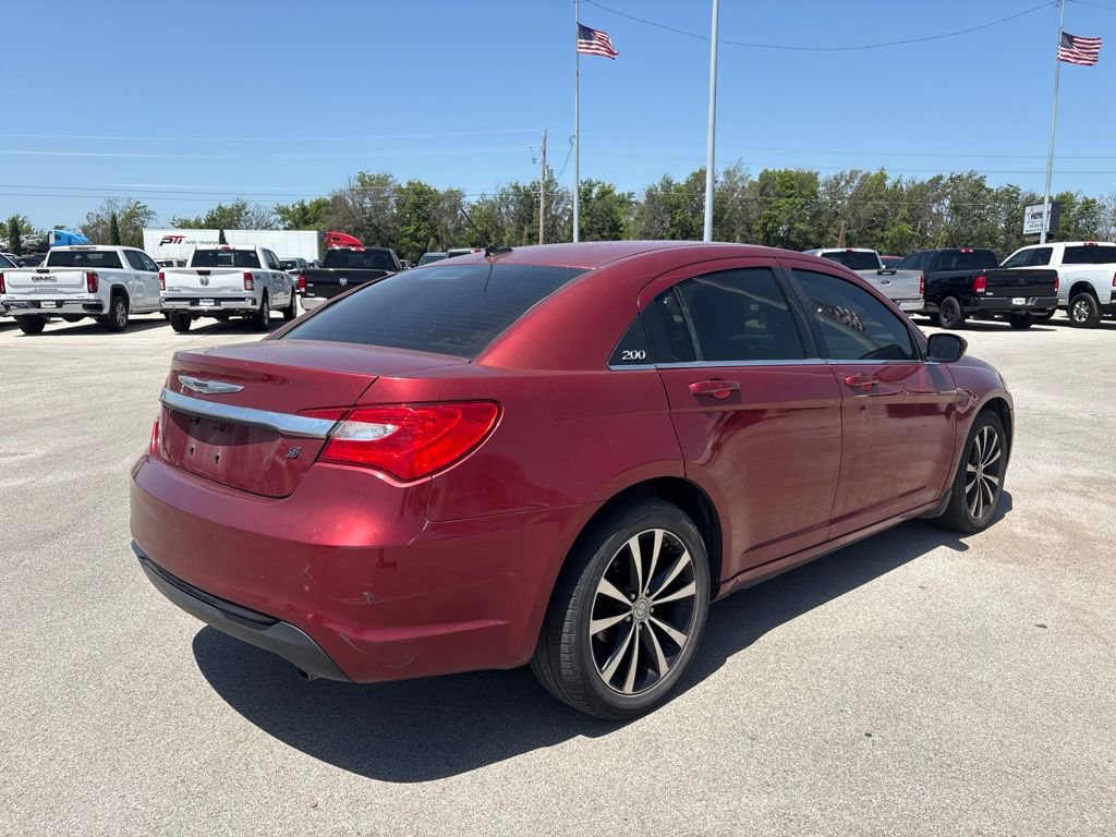 Used 2011 Chrysler 200 S FWD image 4