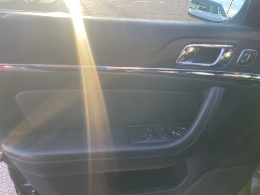 Used 2014 Lincoln MKS image 10