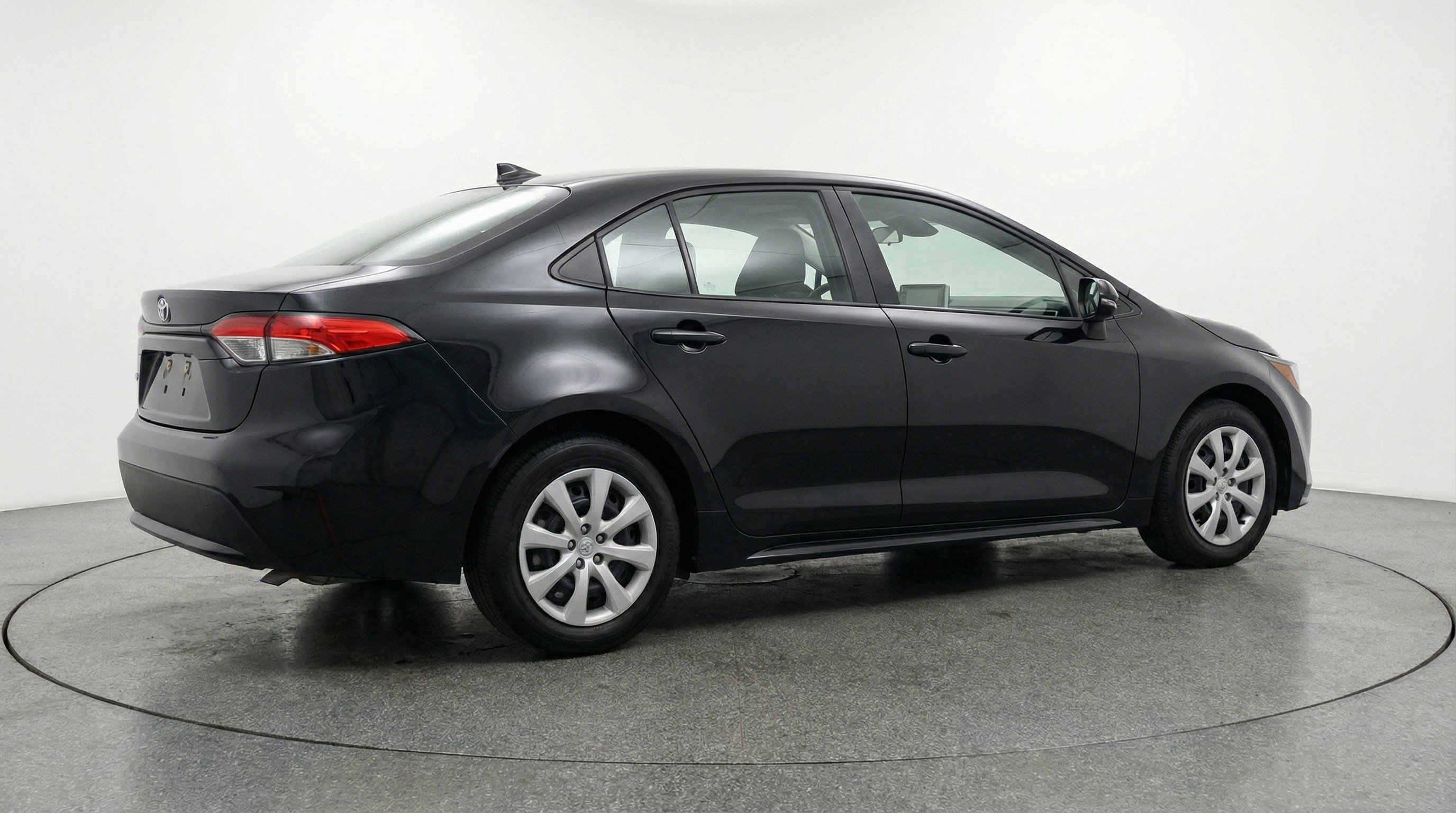Used 2025 Toyota Corolla LE FWD image 9