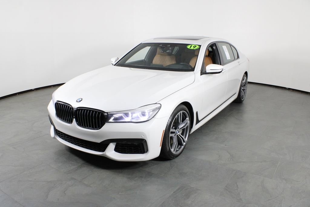 Used 2019 BMW 750i w/ Executive Package RWD image 2