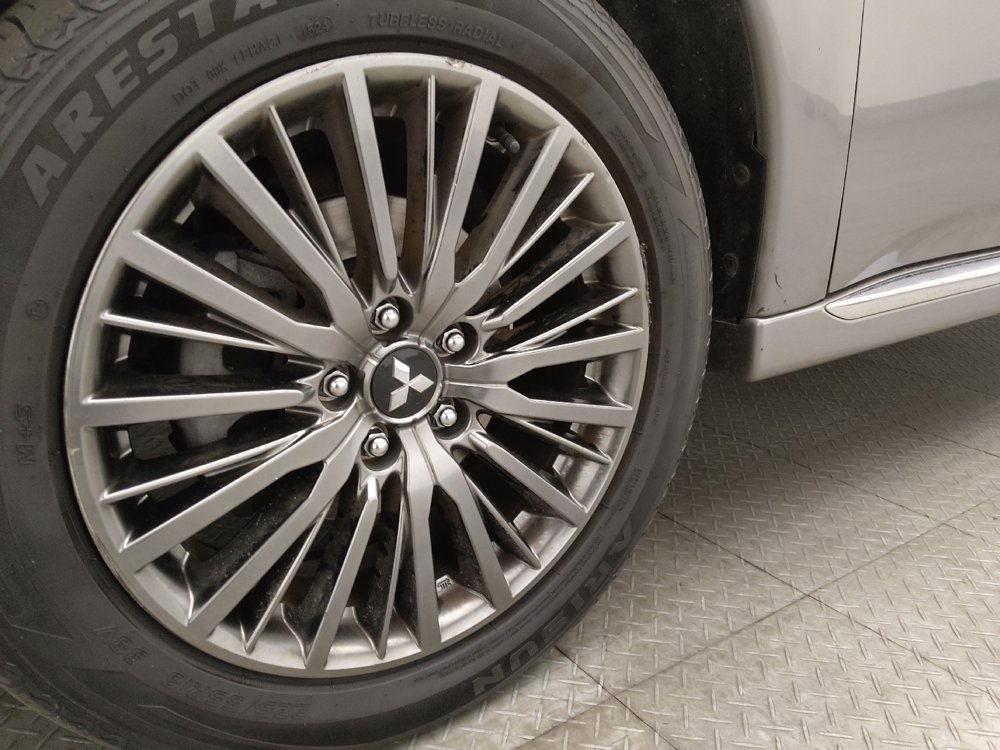 Used 2021 Mitsubishi Outlander LE image 31