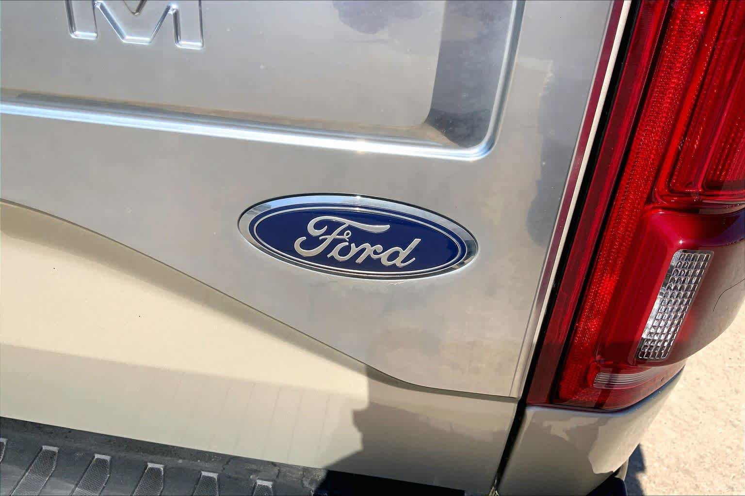 Used 2017 Ford F150 Platinum w/ Equipment Group 701A Luxury AWD/4WD image 10