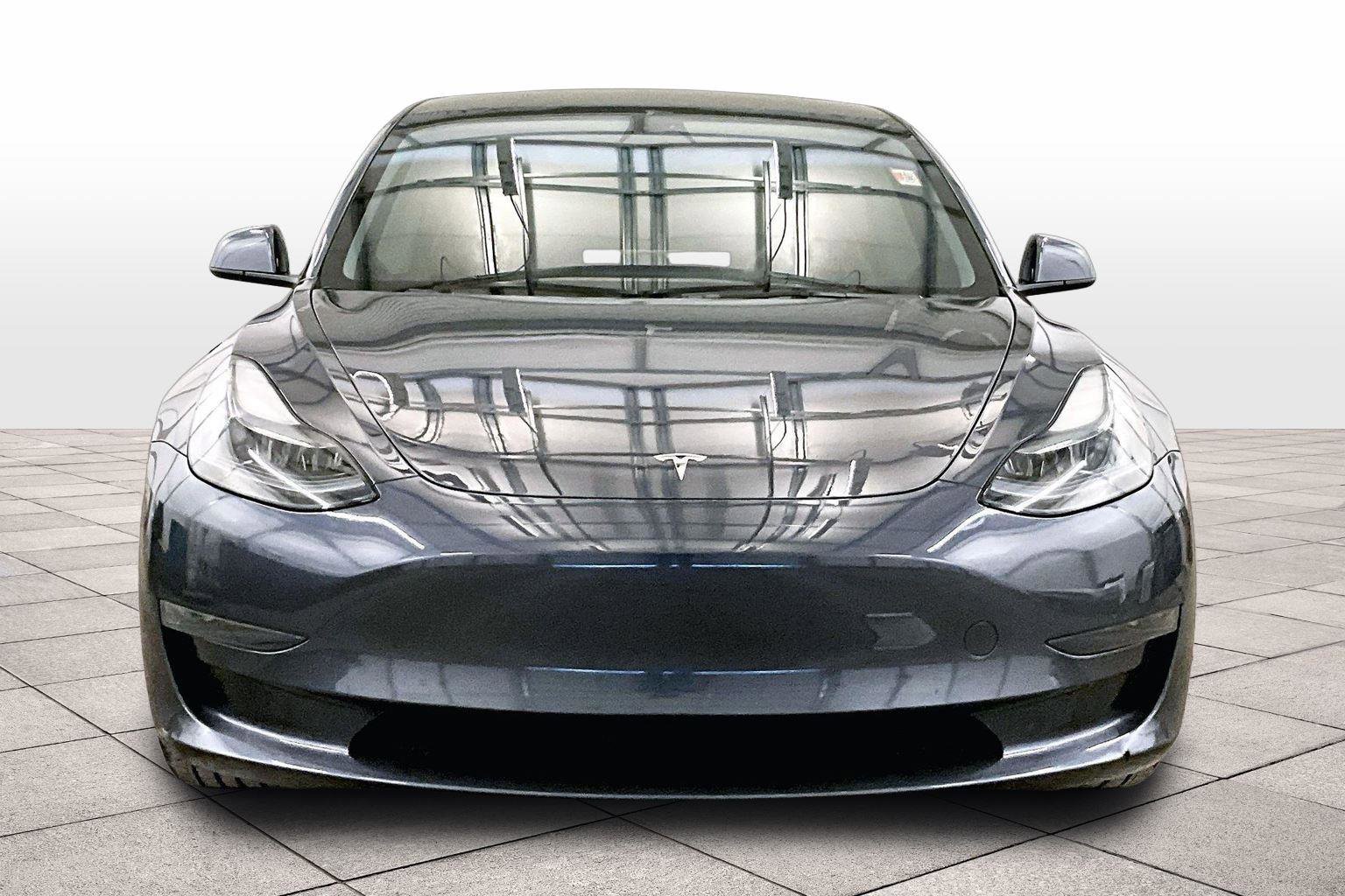 Used 2023 Tesla Model 3 Standard Range image 3