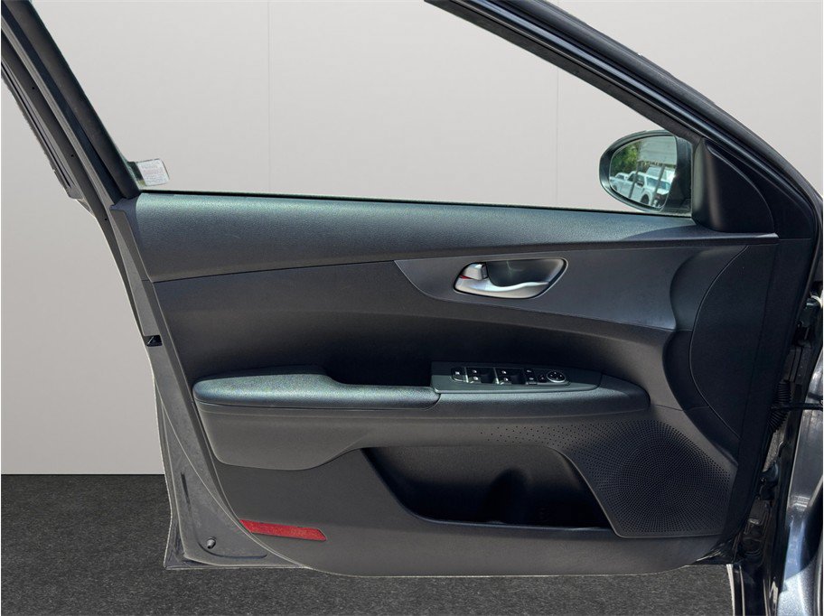 Used 2021 Kia Forte LXS FWD image 15