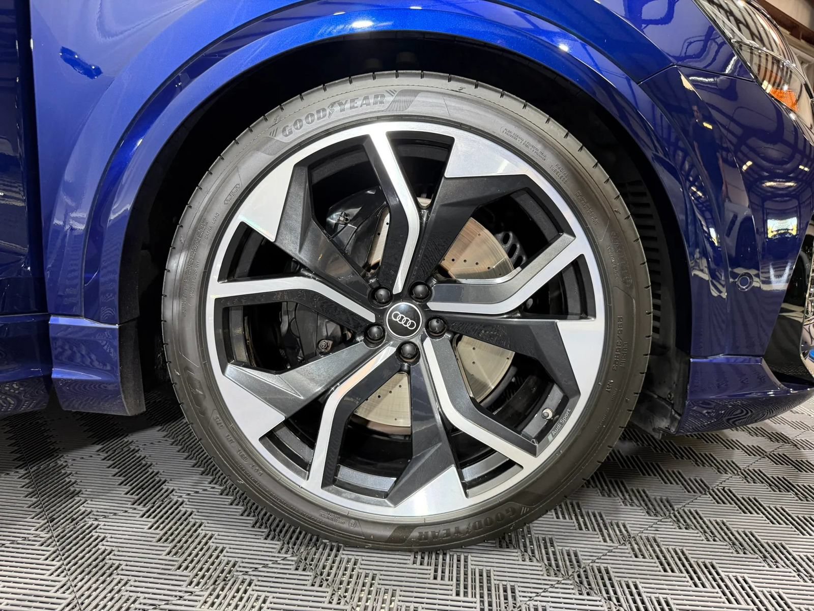 Used 2022 Audi RS Q8 w/ Black Optic Package AWD/4WD image 39