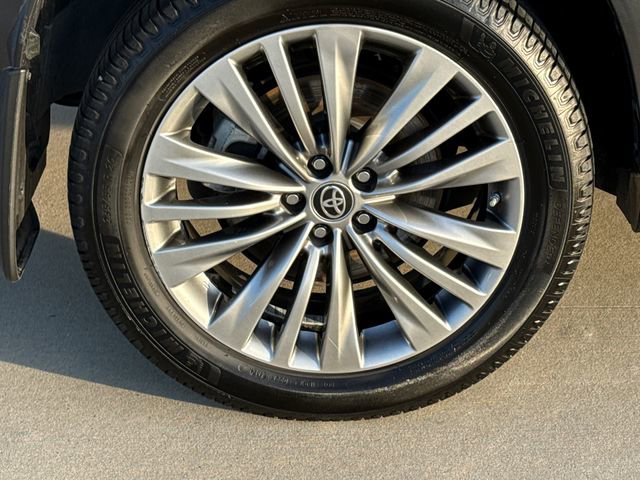 Used 2020 Toyota Highlander Platinum FWD image 6