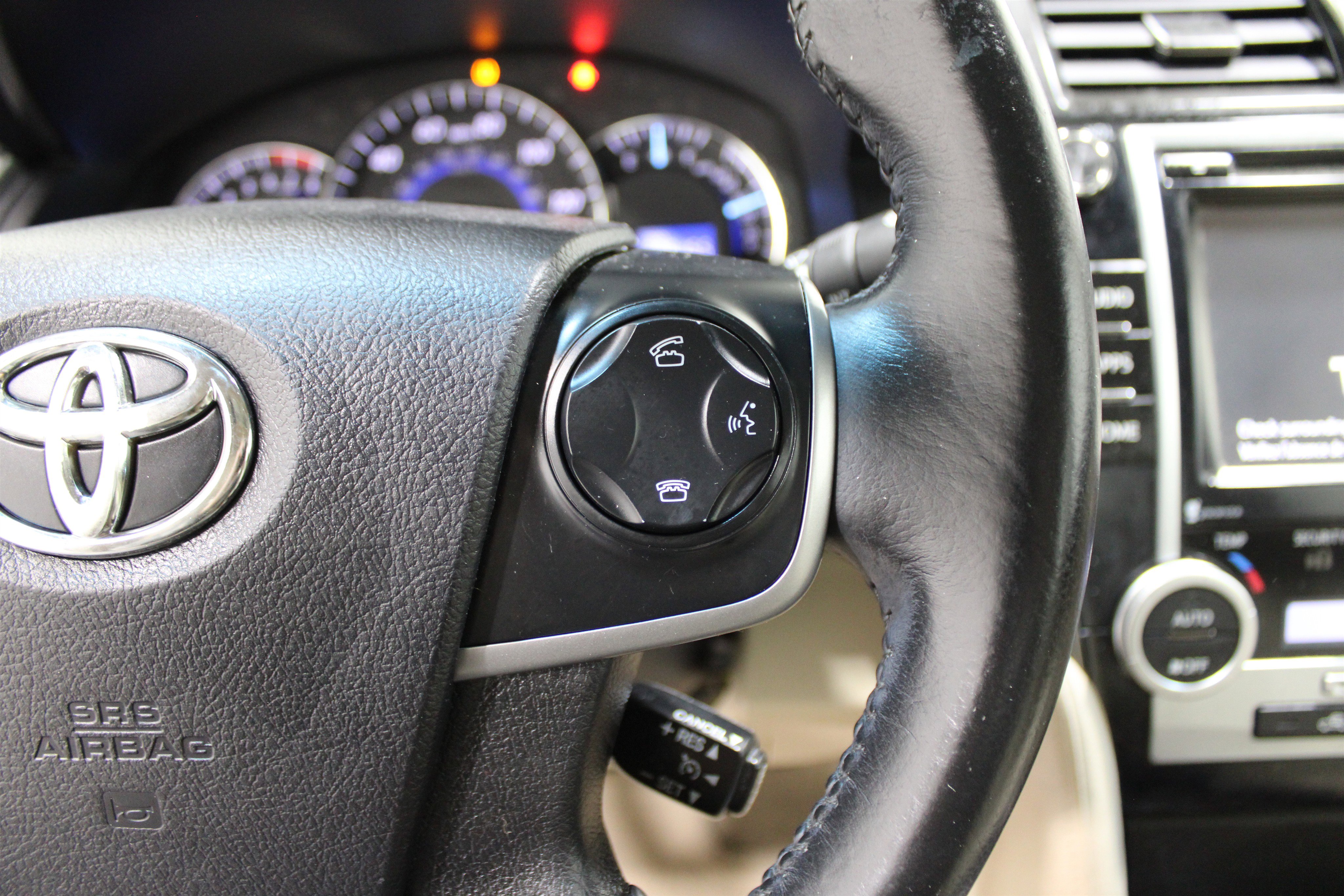 Used 2014 Toyota Camry SE image 9