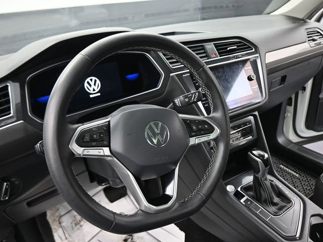 Used 2023 Volkswagen Tiguan SE w/ Panoramic Sunroof Package image 27
