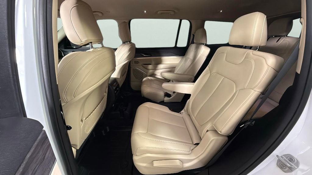 Used 2022 Jeep Grand Cherokee L Limited w/ Black Appearance Package image 25