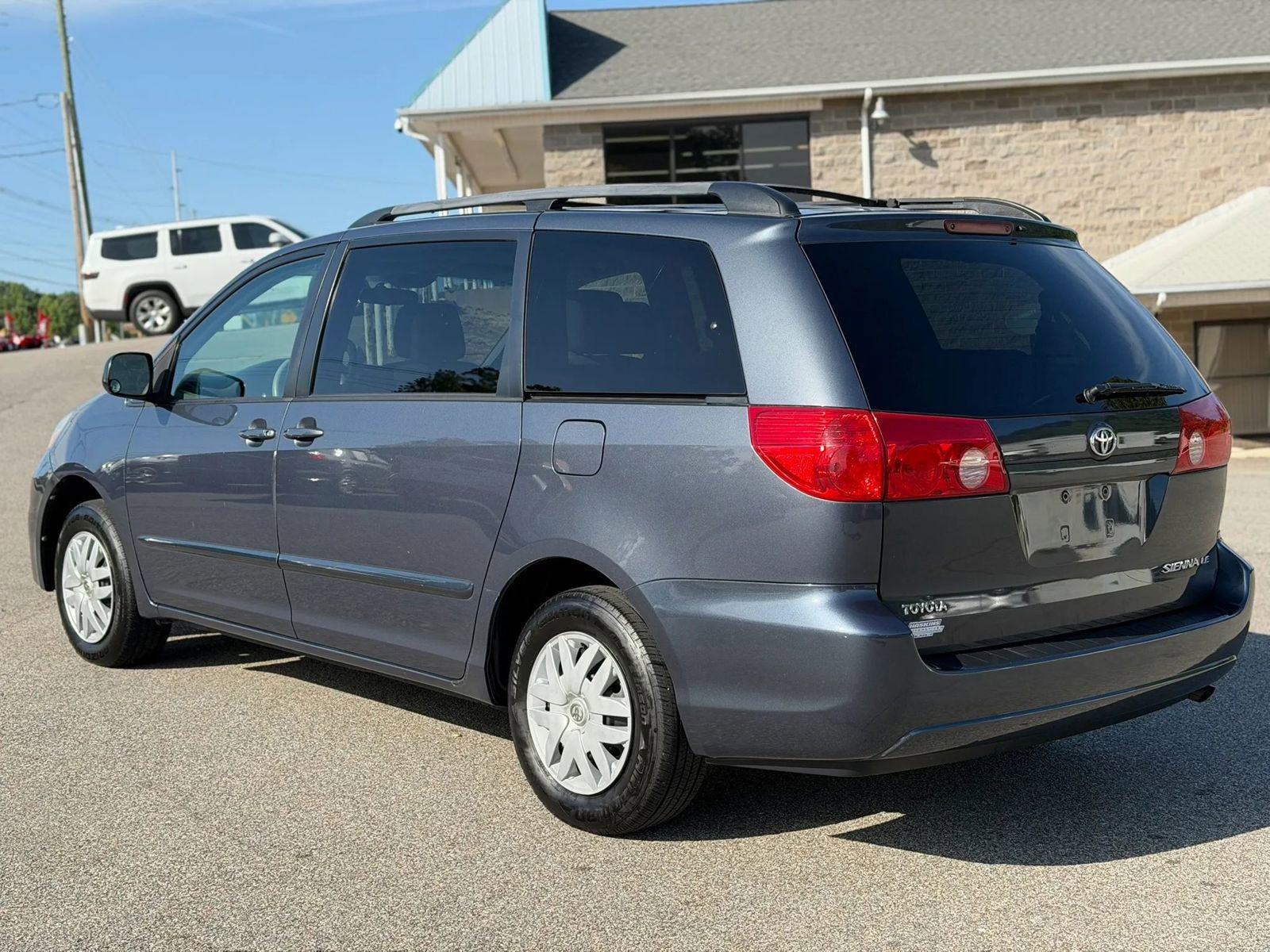 Used 2008 Toyota Sienna LE FWD image 3