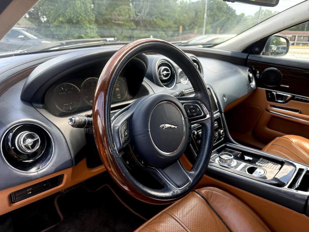 Used 2014 Jaguar XJ L Portfolio image 9