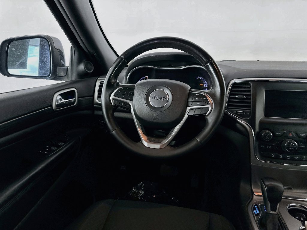 Used 2019 Jeep Grand Cherokee Laredo w/ Security & Convenience Group AWD/4WD image 29