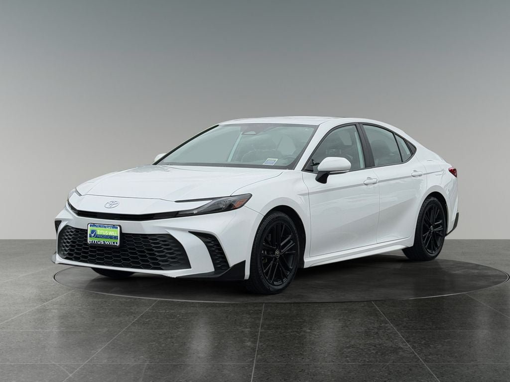 Used 2025 Toyota Camry SE FWD image 3