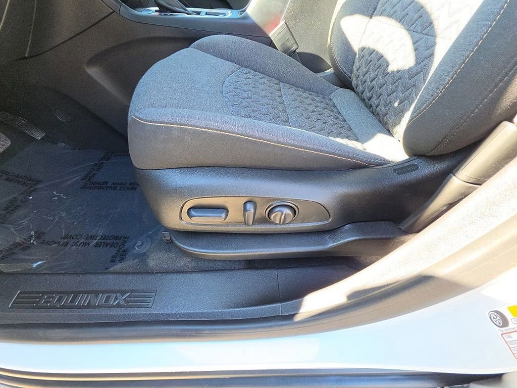 Used 2023 Chevrolet Equinox LT image 40
