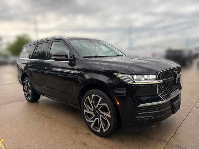 New 2026 Lincoln Navigator Reserve AWD/4WD image 3