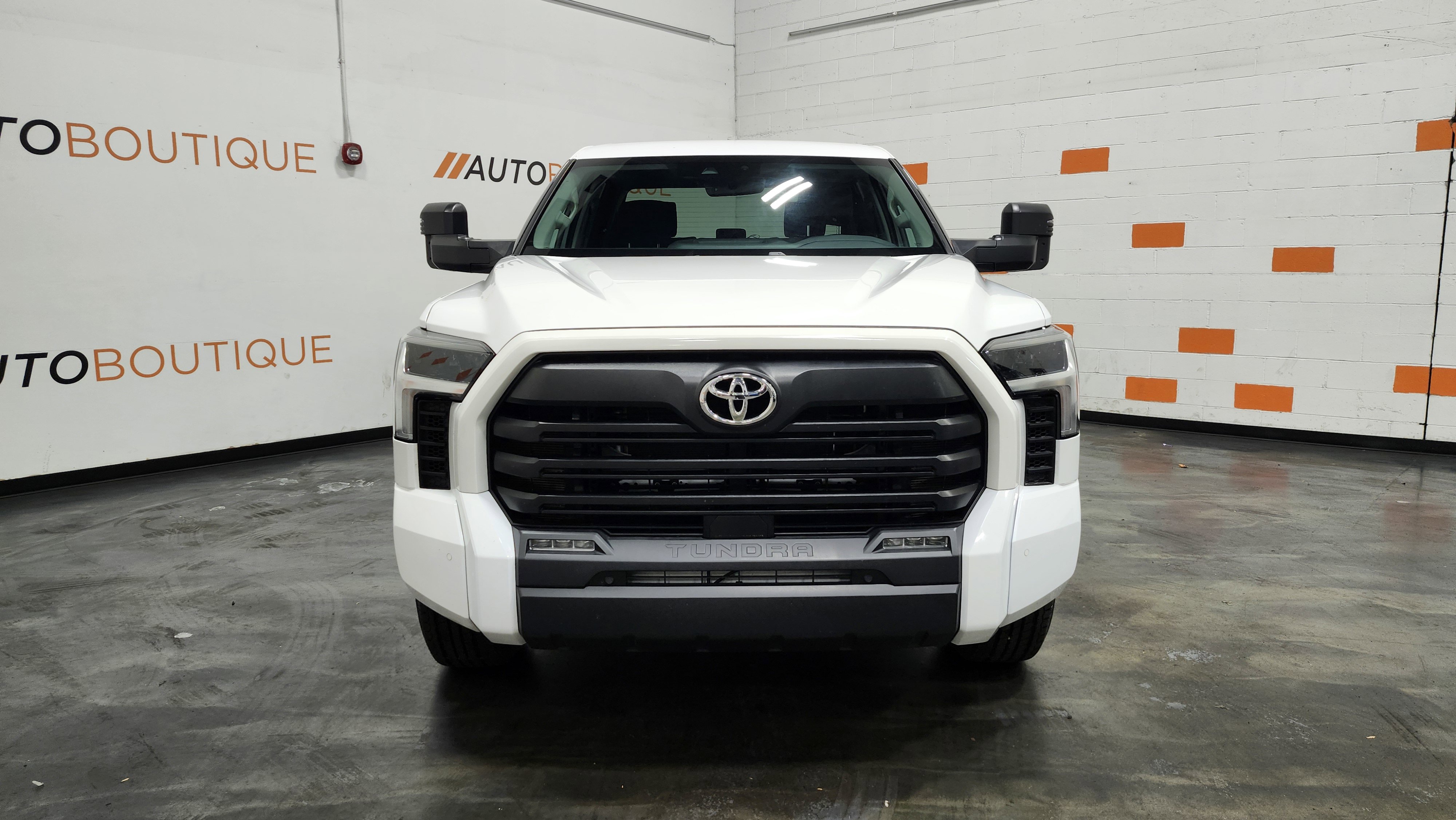 Used 2022 Toyota Tundra SR5 w/ SR5 Convenience Package image 3