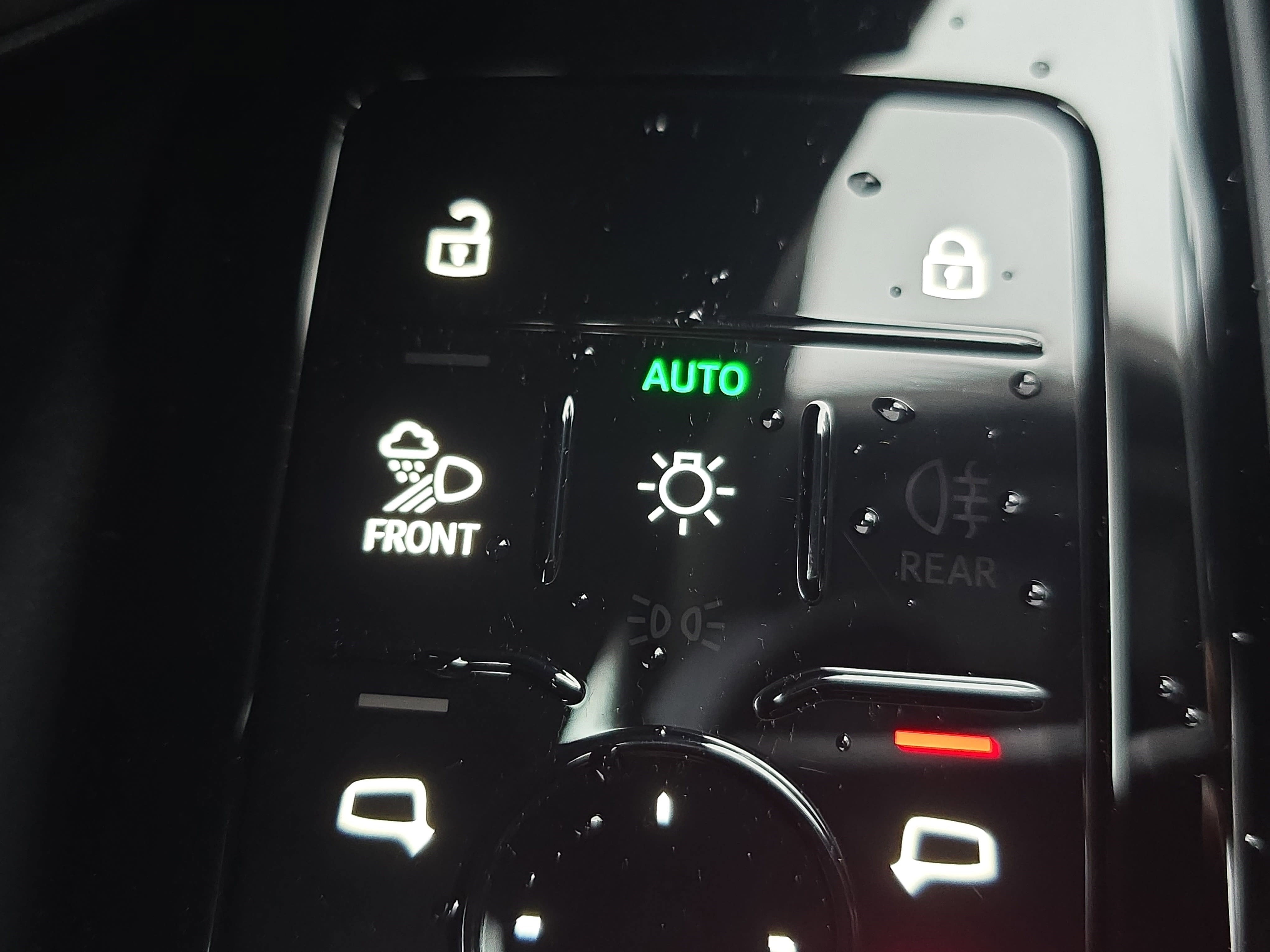 New 2025 Audi Q6 e-tron Premium Plus image 24