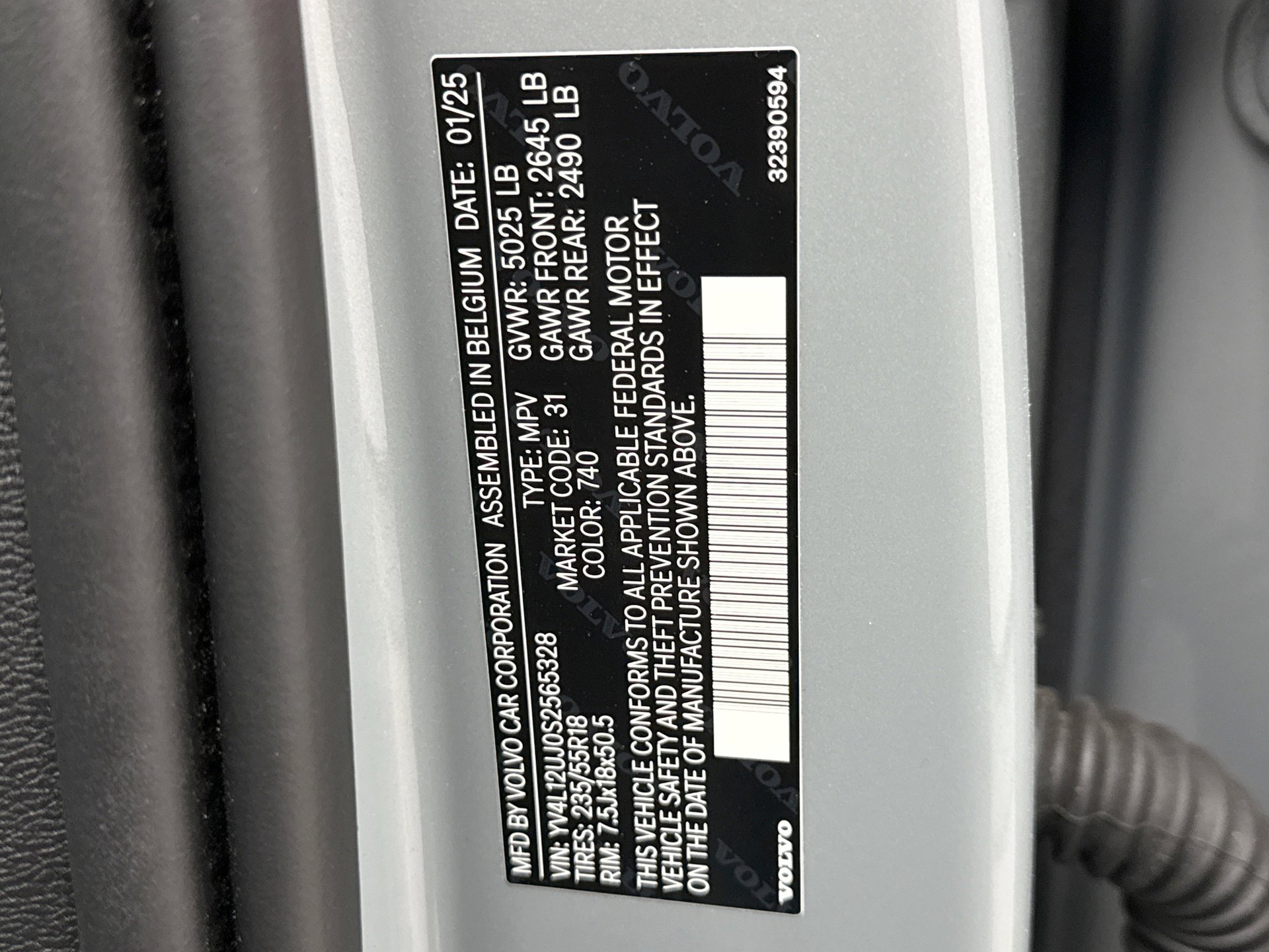 Used 2025 Volvo XC40 B5 Core image 25