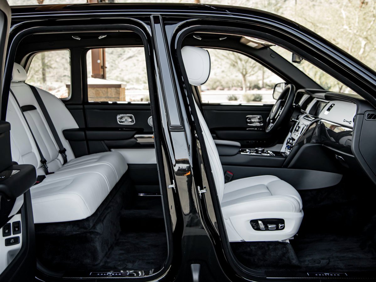 Used 2024 Rolls-Royce Cullinan Black Badge w/ Driver's Package image 29