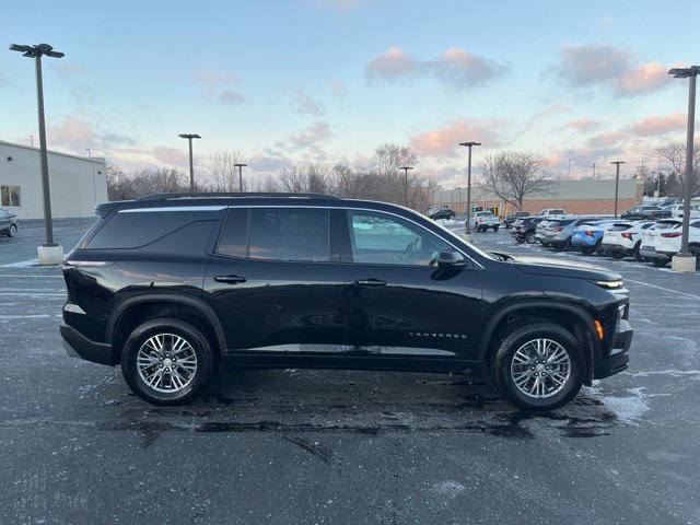 Used 2025 Chevrolet Traverse LT image 6