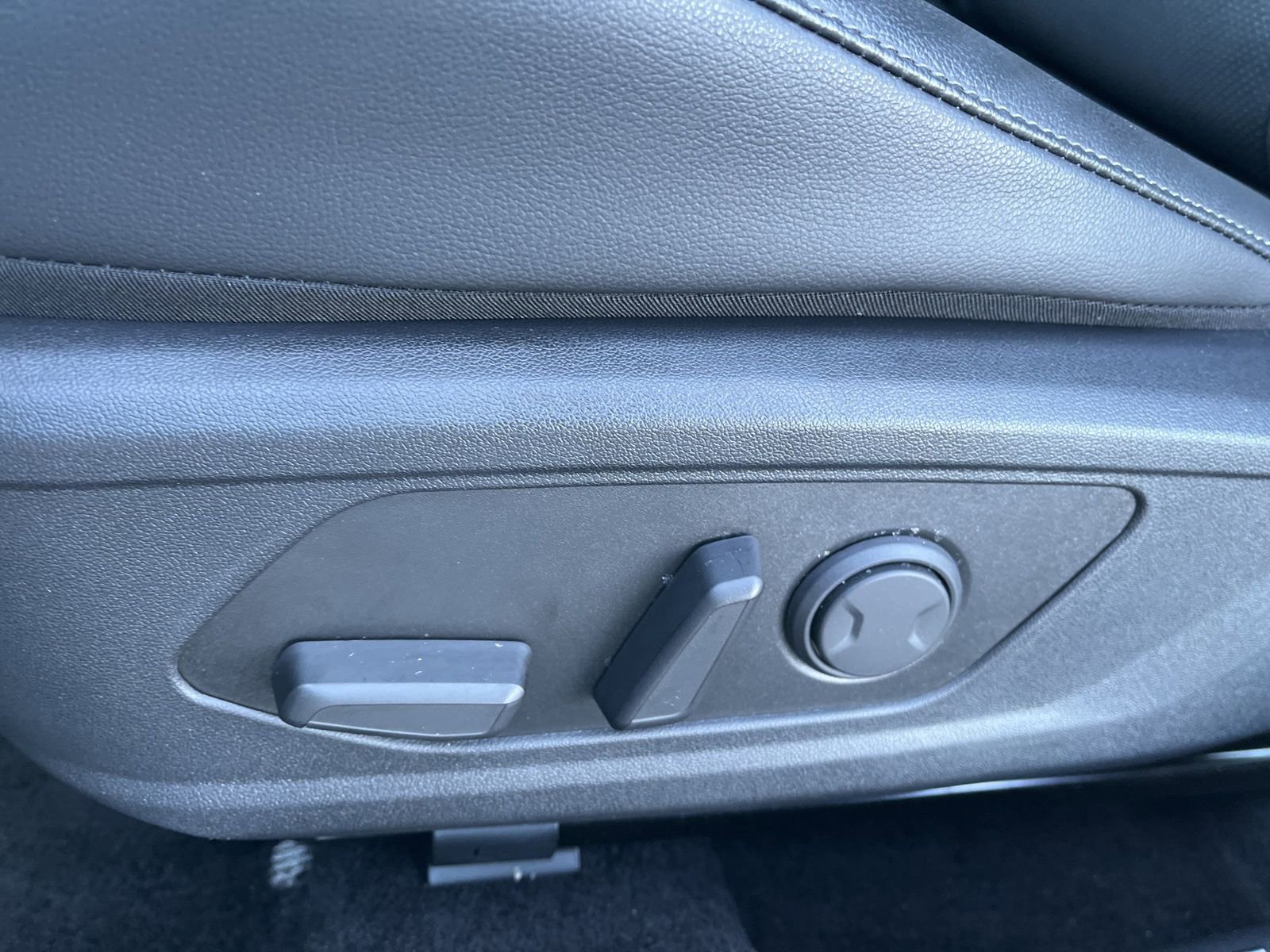 Certified 2025 Hyundai Elantra Limited image 25
