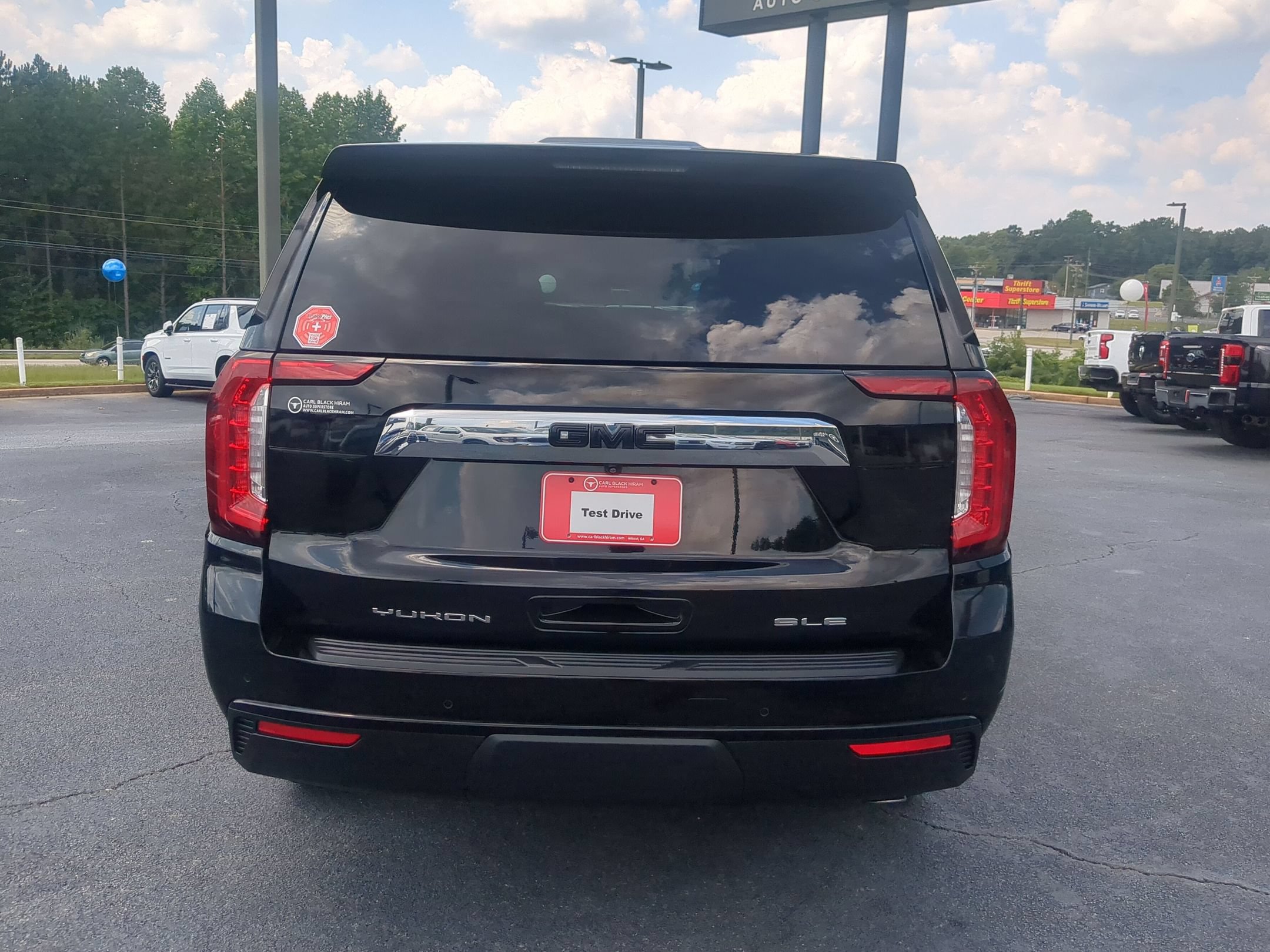 Used 2024 GMC Yukon SLE w/ Gmc Pro Safety Plus Package AWD/4WD image 6