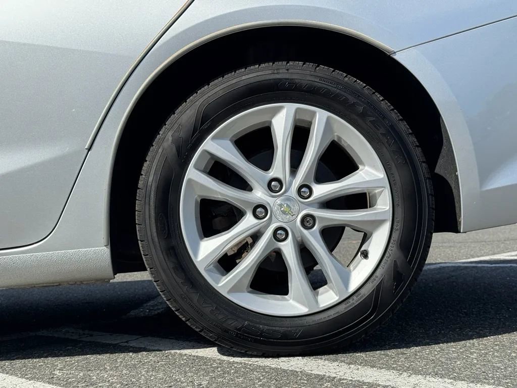 Used 2017 Chevrolet Malibu LT w/ Driver Confidence Package image 25