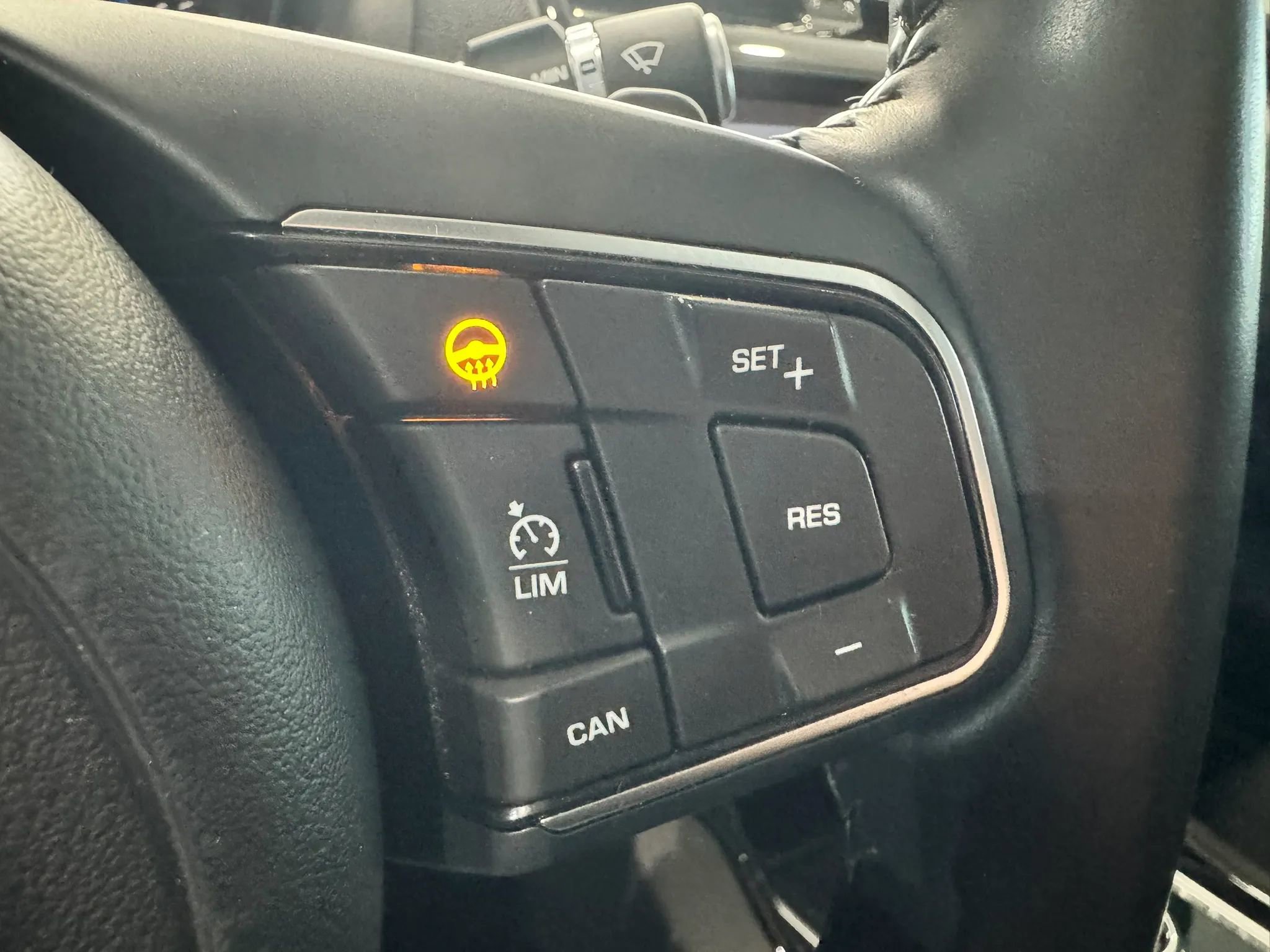 Used 2018 Jaguar XE Premium AWD/4WD image 28