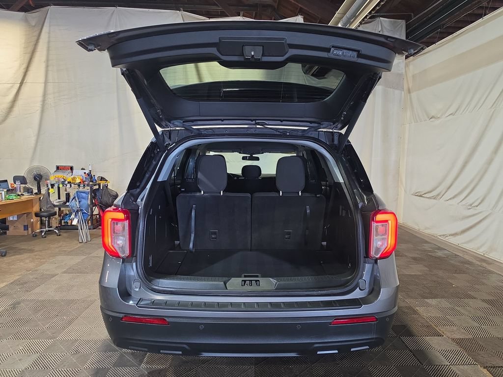 Used 2023 Ford Explorer XLT AWD/4WD image 19
