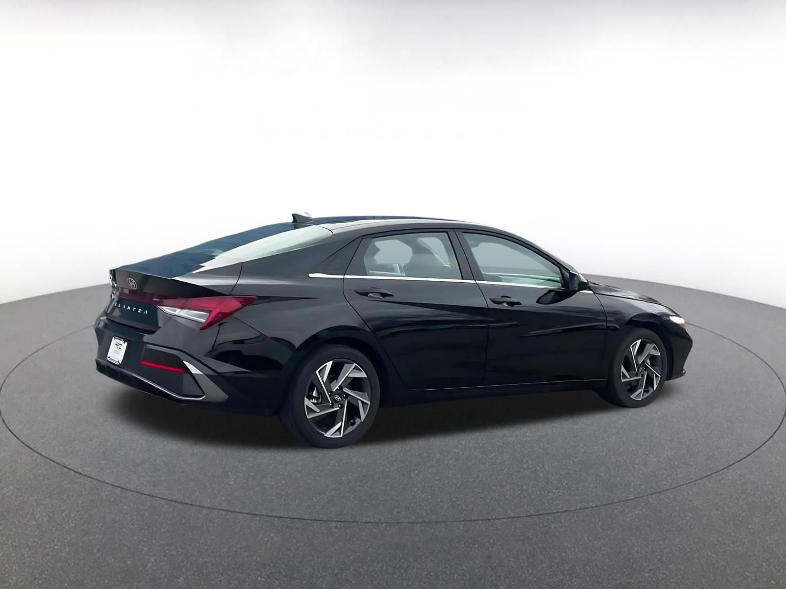 Used 2025 Hyundai Elantra SEL image 15