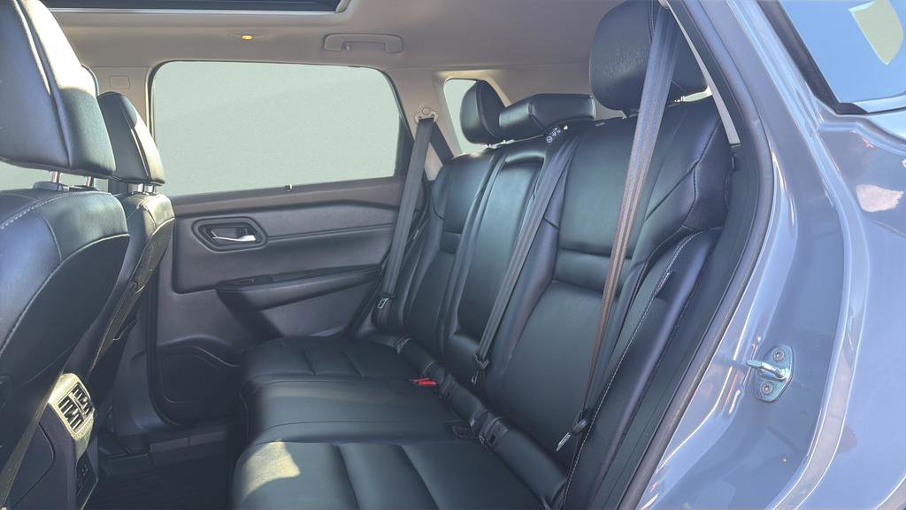 Used 2023 Nissan Rogue SL w/ SL Premium Package image 31