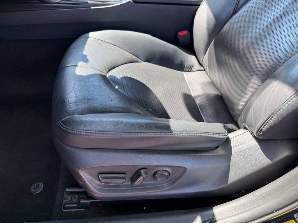 Used 2020 Toyota Camry XLE FWD image 12