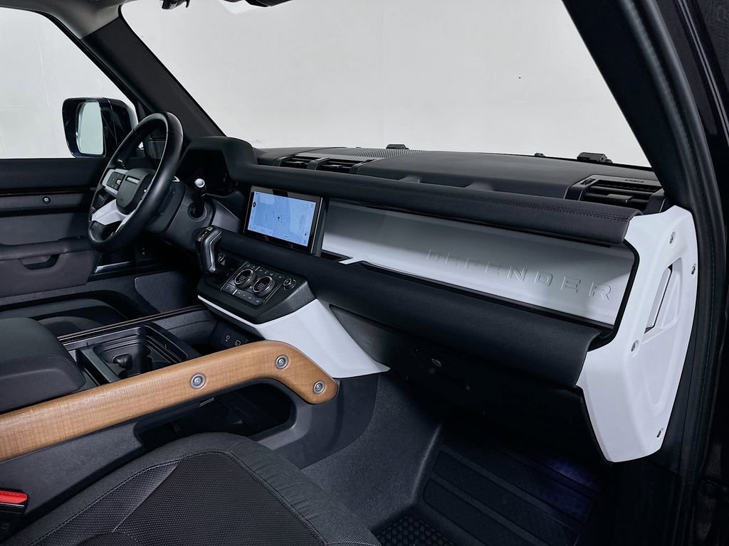 Used 2020 Land Rover Defender 110 S image 30