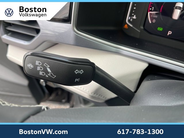 New 2025 Volkswagen Taos SEL image 19