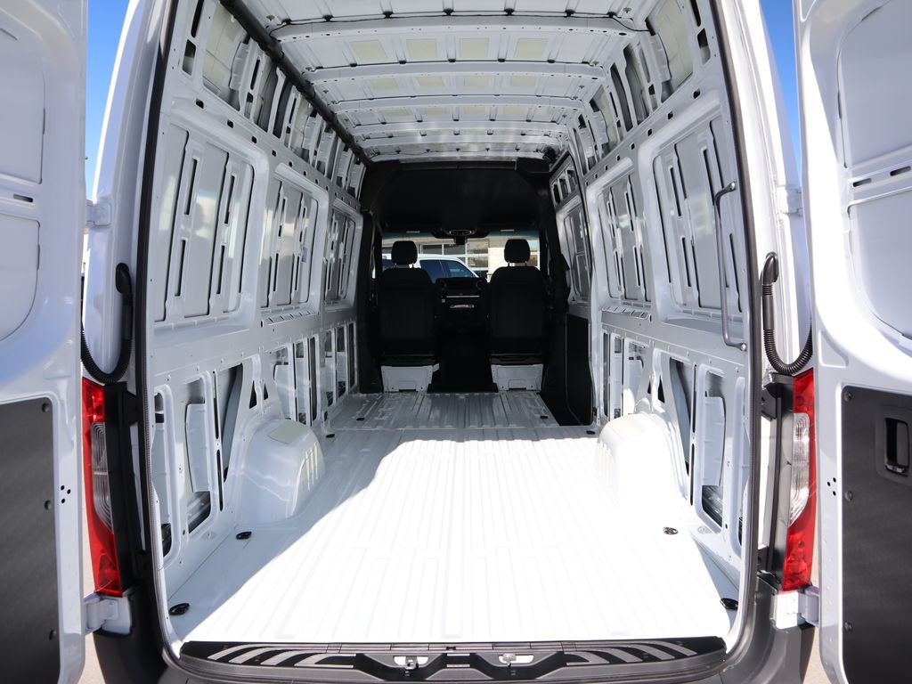 Used 2025 Mercedes-Benz Sprinter 2500 image 31