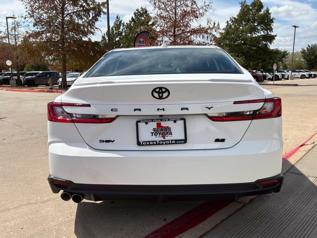 Used 2025 Toyota Camry SE w/ Convenience Package FWD image 7