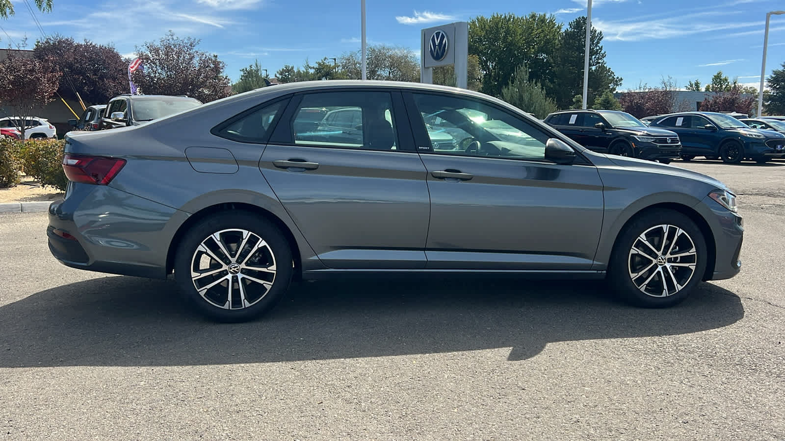 Used 2026 Volkswagen Jetta Sport FWD image 4