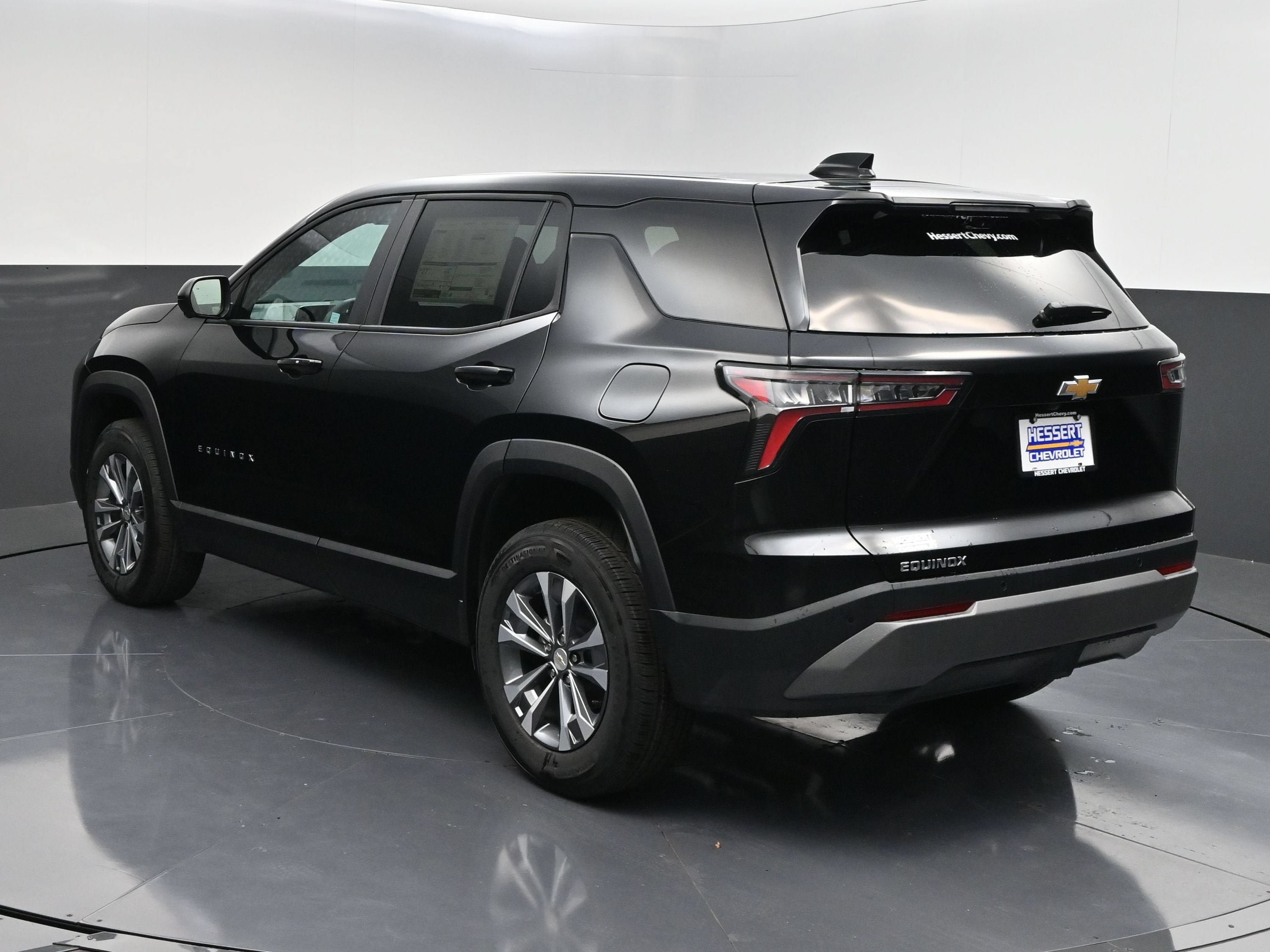 New 2027 Chevrolet Equinox LT w/ Convenience Package II FWD image 6