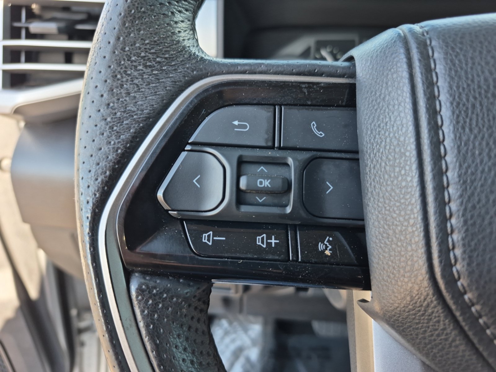 Used 2022 Toyota Tundra SR5 w/ SR5 Premium Package RWD image 16