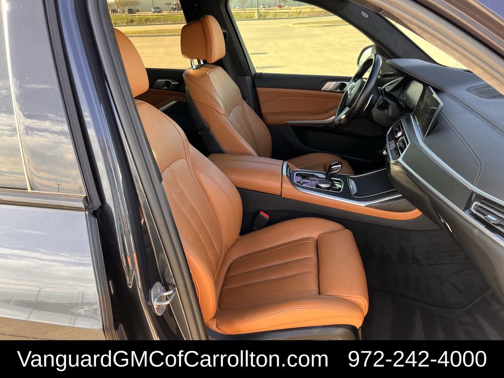 Used 2022 BMW X7 M50i w/ Cold Weather Package image 26