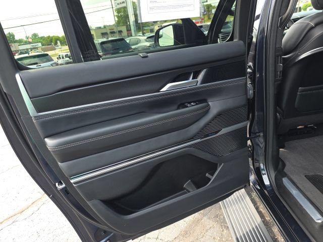 Used 2025 Jeep Grand Wagoneer L Series II Obsidian w/ Quick Order Packagew 28T AWD/4WD image 37