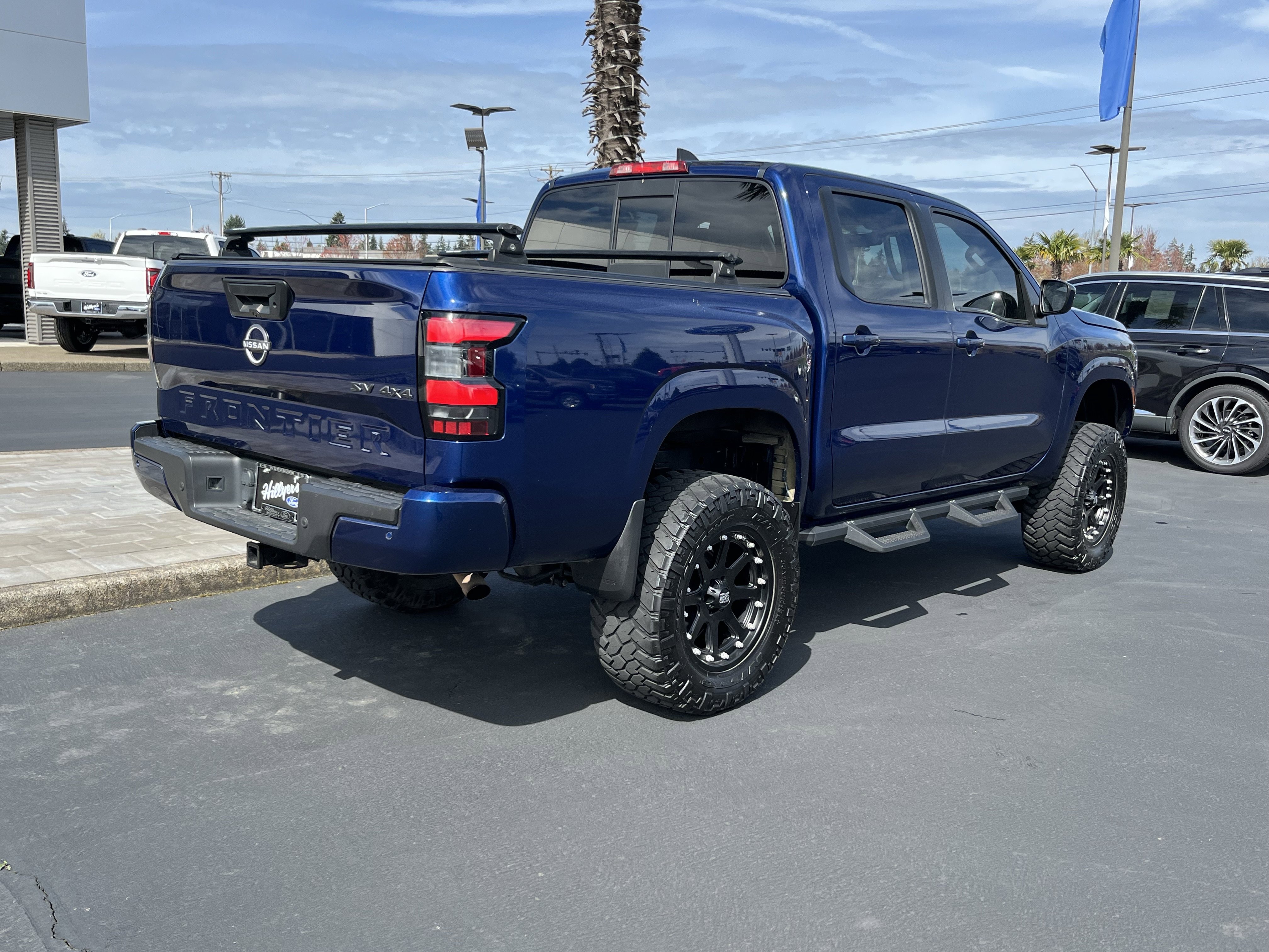 Used 2022 Nissan Frontier SV AWD/4WD image 3