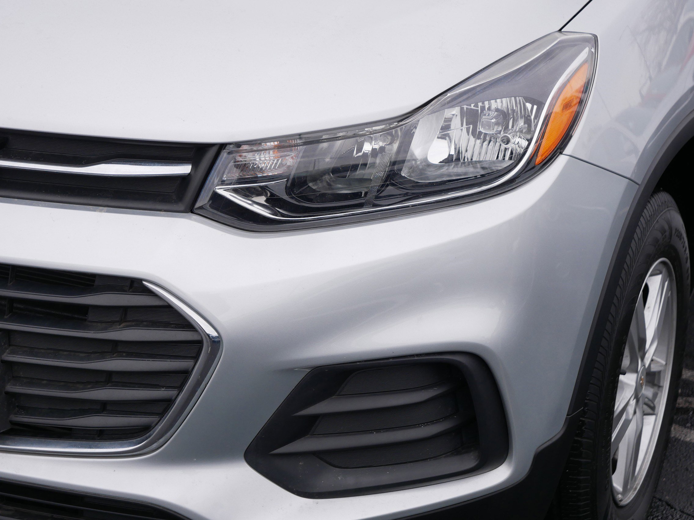 Used 2022 Chevrolet Trax LS w/ Tint and Cruise Package image 16