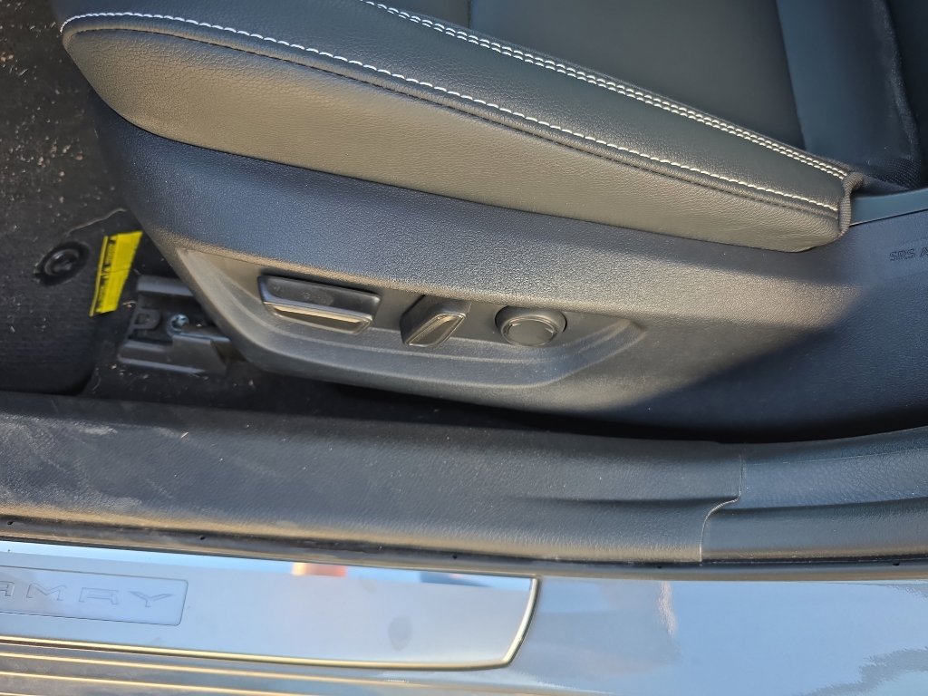 Used 2025 Toyota Camry SE w/ Convenience Package image 13