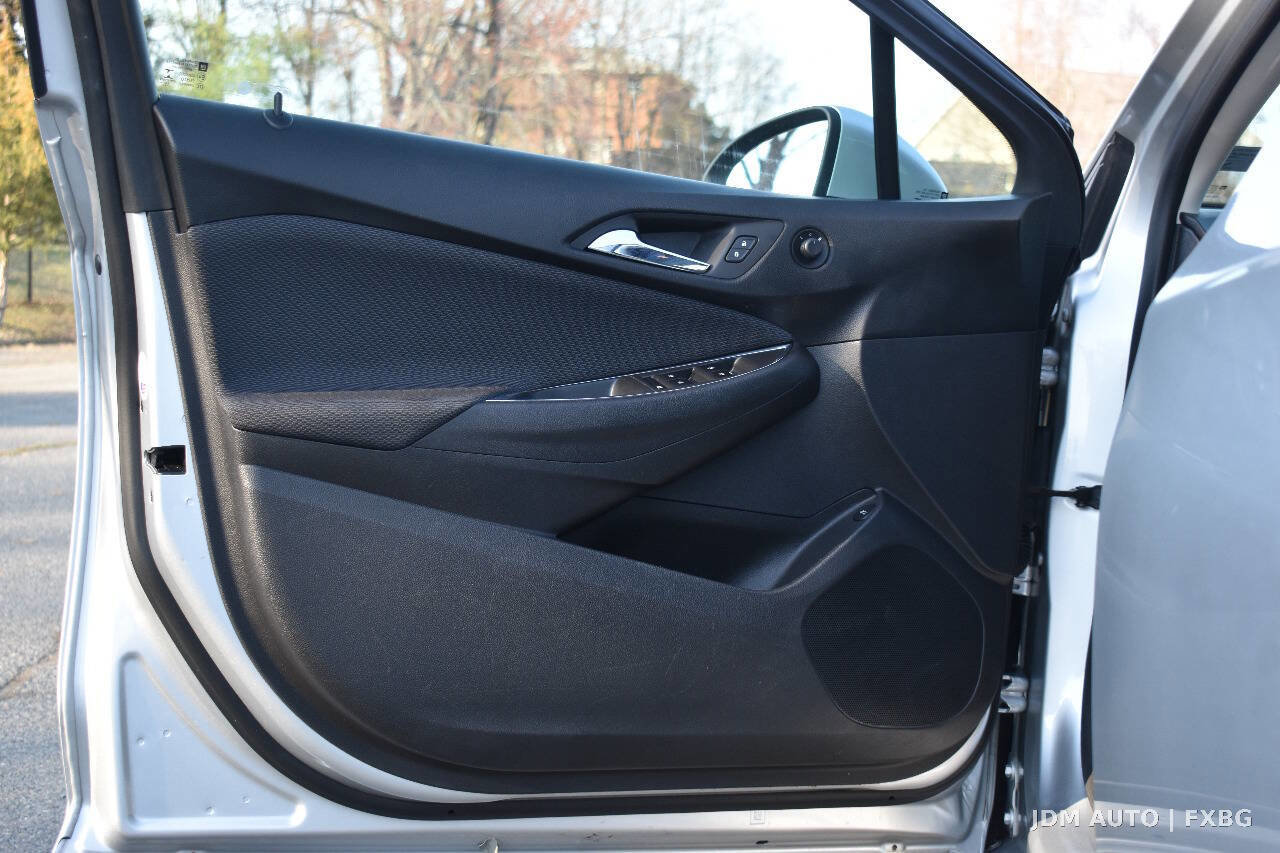 Used 2017 Chevrolet Cruze LT w/ Convenience Package image 8